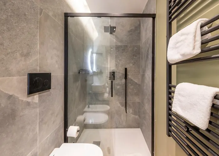 Monte Nero, 62 - Comodo E In Posizione